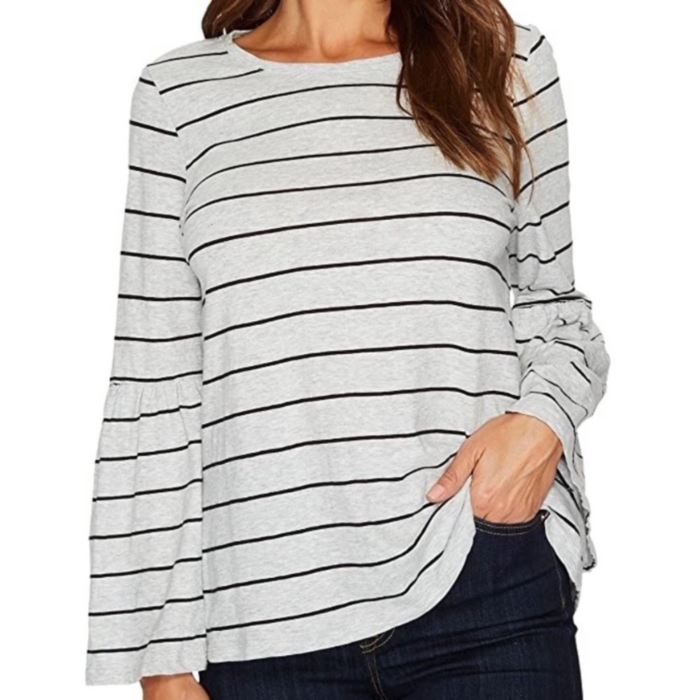 Two by Vince Camuto Bell Sleeve Nova Top. Size XSmall.